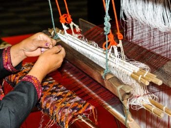 Materiali dei tappeti utilizzati in un telaio per la creazione di tappeti